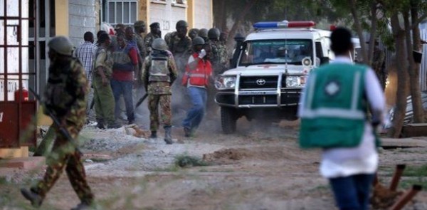 Kenyan soldiers and ambulance workers run as they prepare to evacuate