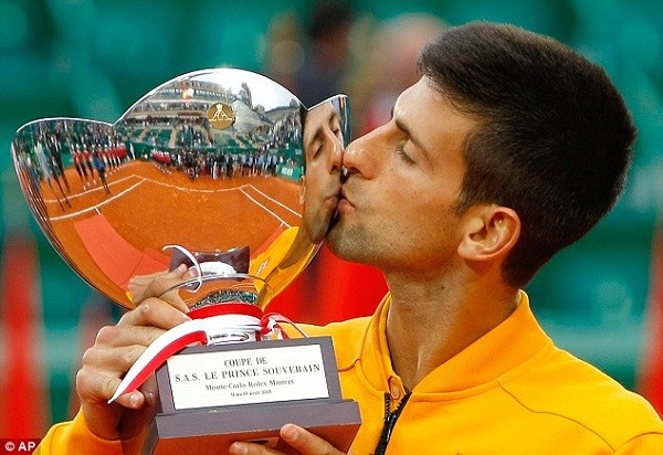 The world No 1 kisses the trophy after defeating Tomas Berdych in the final