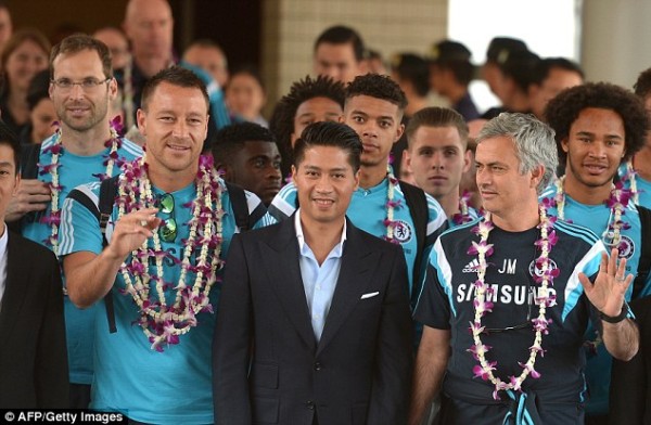 Captain Terry and manager Mourinho looked relaxed upon arrival at Don Muang International Airport
