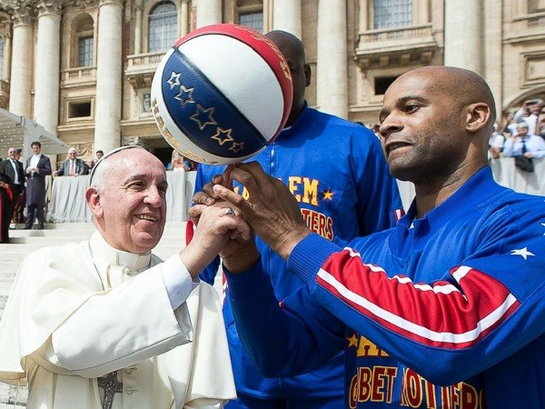 EPA_pope_globetrotters4_ml_150506_4x3_992