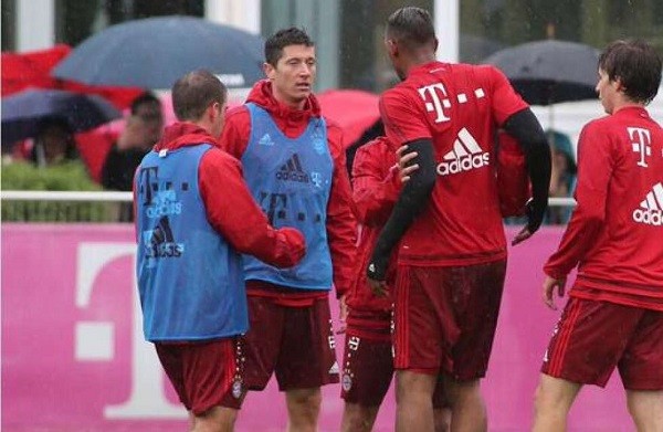Jerome Boateng and Robert Lewandowski involved in traning burst up