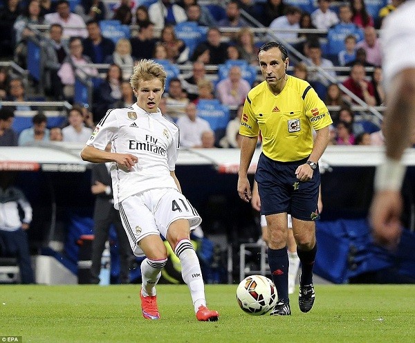 Odegaard plays a pass through midfield on what was a generally neat-and-tidy, if unspectacular debut for the Real Madrid youngster