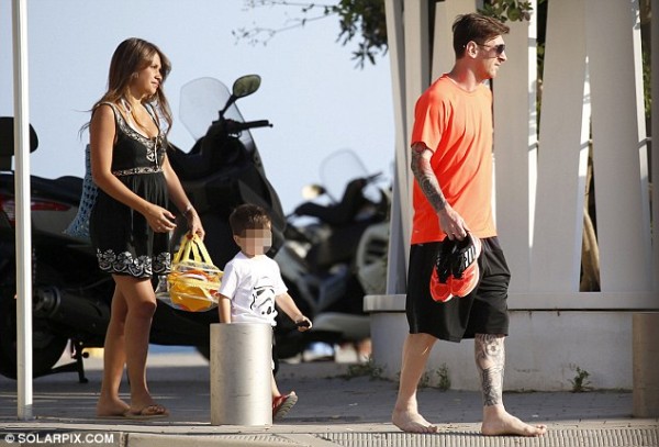 The pair headed home with their toddler Thiago, ahead of two big games in nine days for his dad
