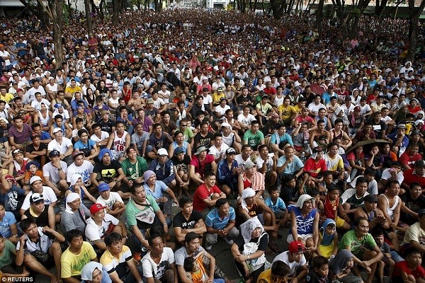 Thousands of fans lined the streets to watch their man in action on a screen from the MGM Grand in Las Vegas