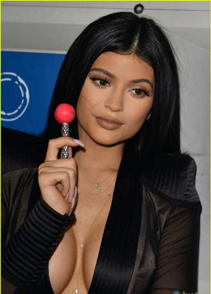 Kylie jenner.. (1)