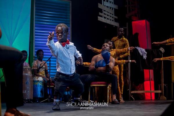 Yaw and Okey Bakassi do a Pacquiao-Mayweather parody at Yaw Live On Stage 0