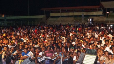 The Mammoth Benin Crowd 2