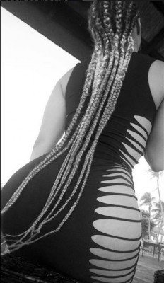 Sarah Ofili pantless5