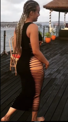 sarah ofili pantless2