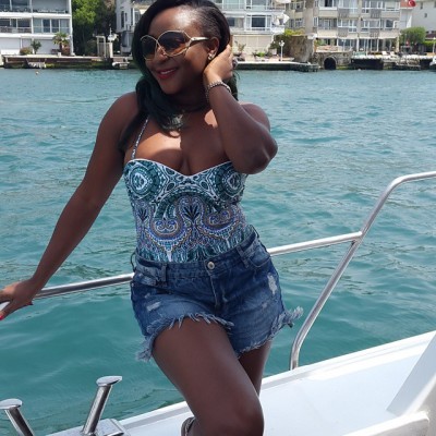 Ini Edo braless