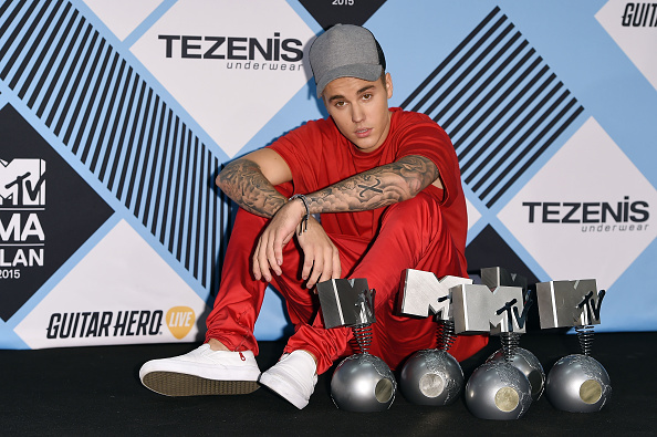 Bieber won 4 award including - Best Look, Best Male, Biggest Fans, and Best Collaboration – at the 2015 MTV Europe Music Awards. Photo: Getty Images