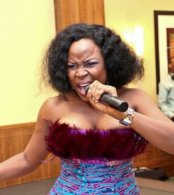 (Omawumi duets with Angelique Kidjo. Photo: Filed)