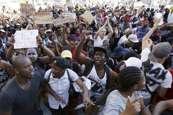 The fairly mixed group of a few hundred protesters included students and professionals from various organisations. Photo: