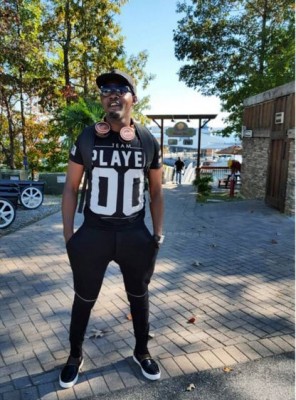 Comedian, AY on set of upcoming movie, 'A Trip to Jamaica'. Photo: AY/Instagram