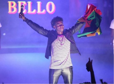 Korede Bello delivered an impressive performance which left the crowd asking for more. Photo: Metezy/Instagram