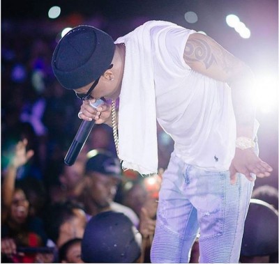 Wizkid thrilling the massive crowd. Photo: Instagtram