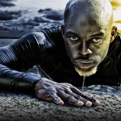 (It's a very bold and daring 'Eli' in these new photos)