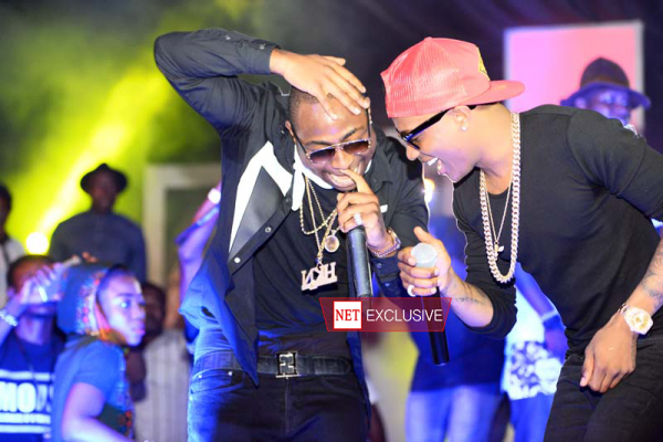 Davido and Wizkid performing (14)