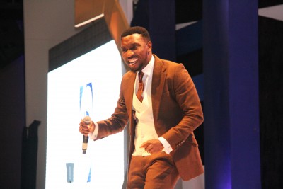 Timi Dakolo performingac