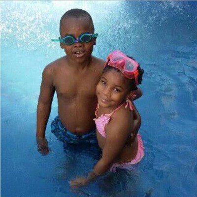 Cute kids! Monalisa Chinda's daughter and Emem Isong's son in a pool. Photo: Monalisa Chinda/Instagram