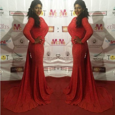 Susan Peters stuns in red mermaid dress. Photo: Susan Peters/Instagram