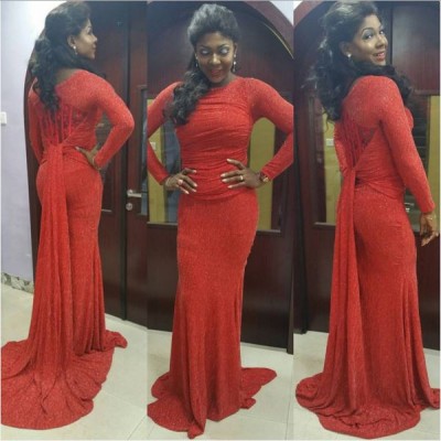 Susan Peters stuns in red mermaid dress. Photo: Susan Peters/Instagram