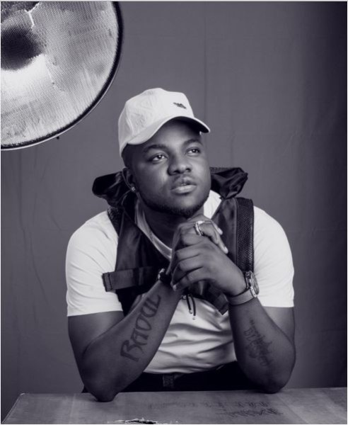 Skales introduced Osagie to Baseline records as his manager in 2014.