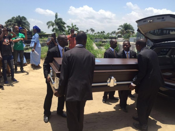 Nomoreloss burial_ Internment begins (2)