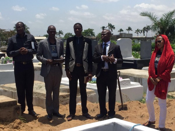 Nomoreloss burial_ Internment begins (5)