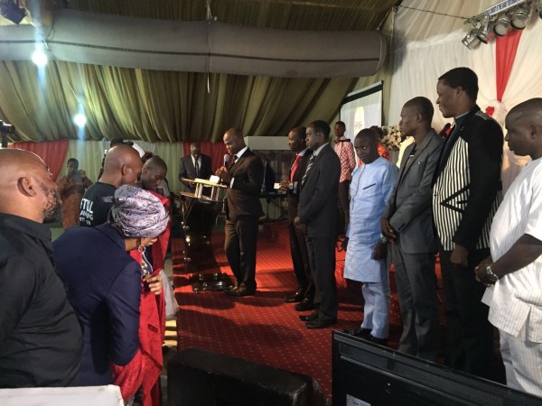 Pastors pray for Nomoreloss' the family (1)