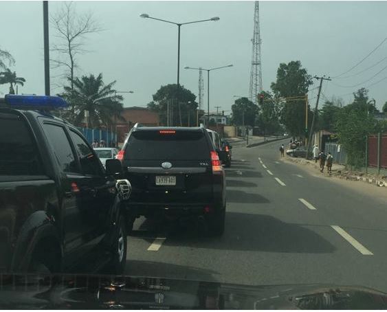 Ambode's convoy reportedly stopped for traffic light in Lagos.