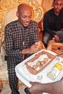 2face and annie idibia visist esama (18)