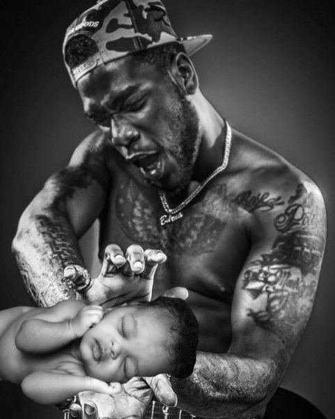 vwalla! Burna Boy produces baby like magic. Photo:@skiwo