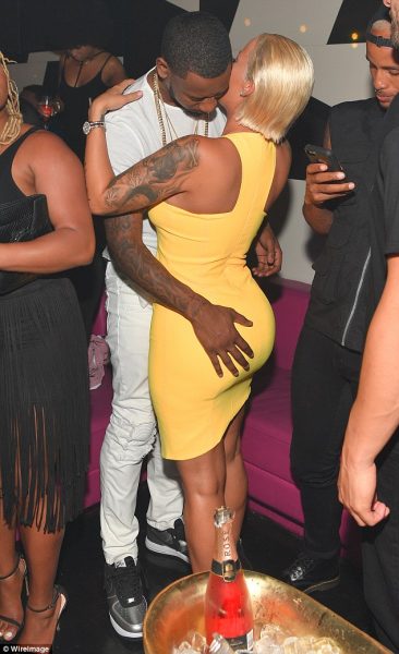 Like Kanye and Wiz, Terrence publicly have a feel of Amber's butt
