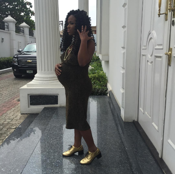 Lami rocks baby bump