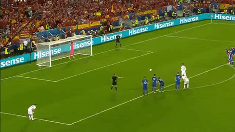 Sergio Ramos misses Penalty during Spain's 2-1 lose to Croatia.