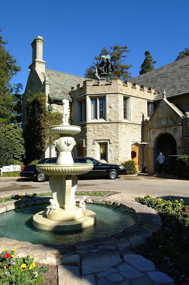 The building was designed by Arthur R. Kelly in 1927