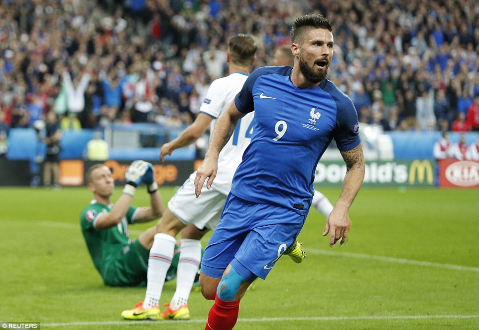 Giroud celebrates goal against Iceland