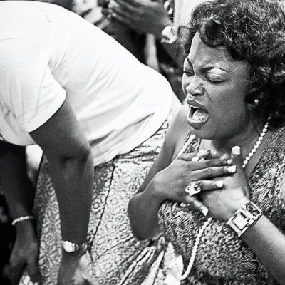 funke akindele praying