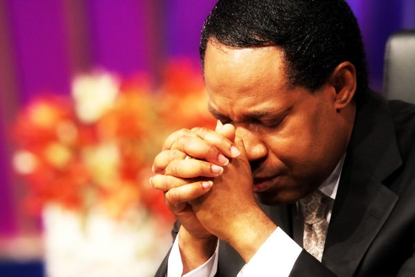 pastor_chris_praying
