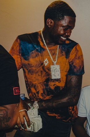 Meek Mill acquires new iced-out chain