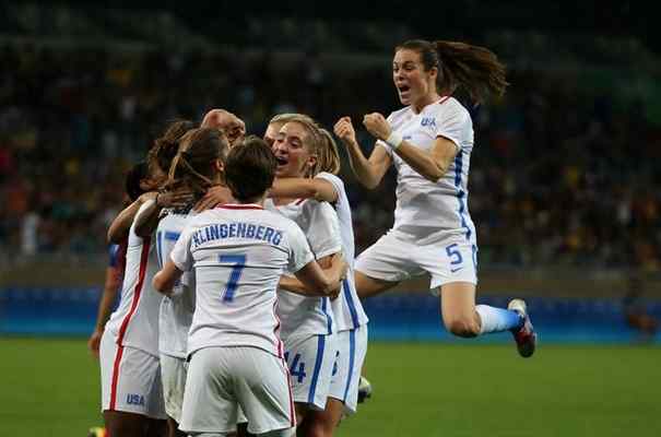USA women team celebrate in 1-0 win against France during their last group stage match