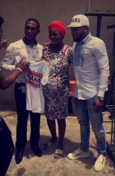 Kcee meets his pregnant fan and her husband