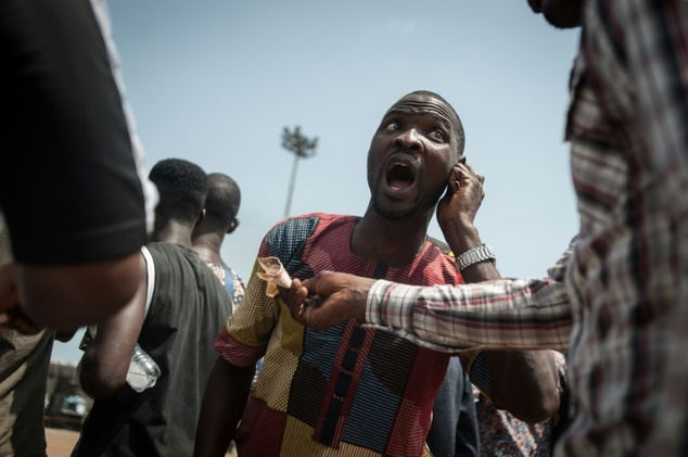 Nigerians place bet on ram fighting.