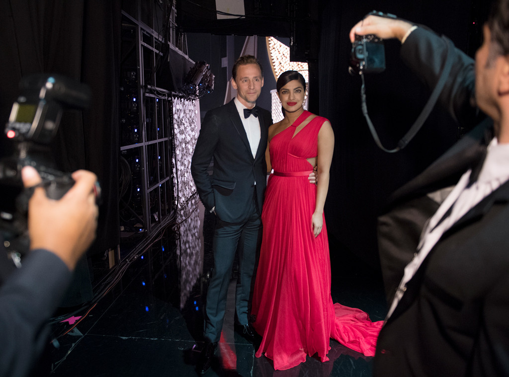 Pryanka Chopra and Tom Hiddlestom get cosy at Emmys. Credit: Getty Images