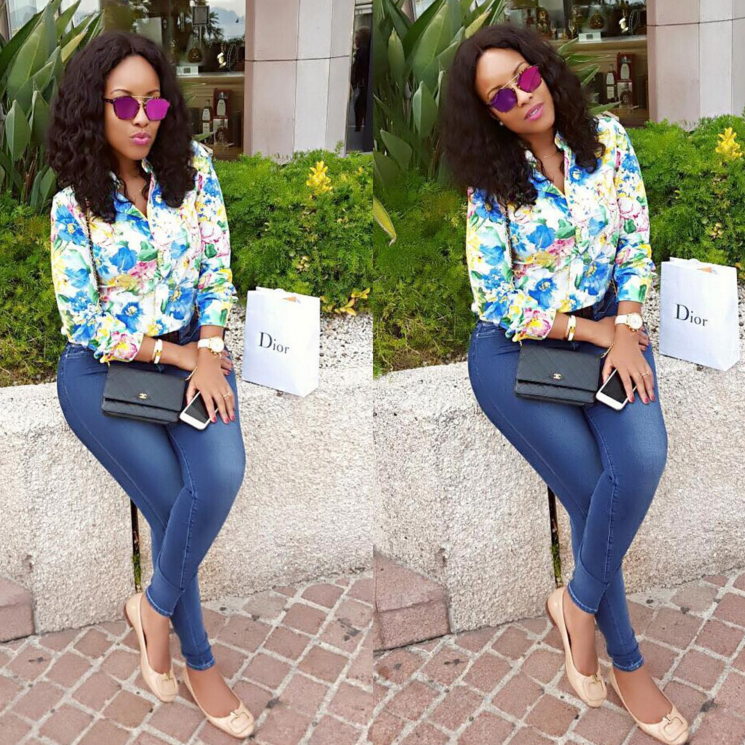 Rocking jeans on flower tee's never looked so good