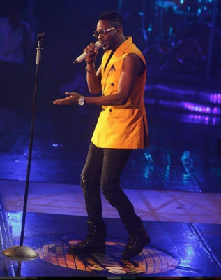 Adekunle Gold performing at MTN Project fame season 9 finale