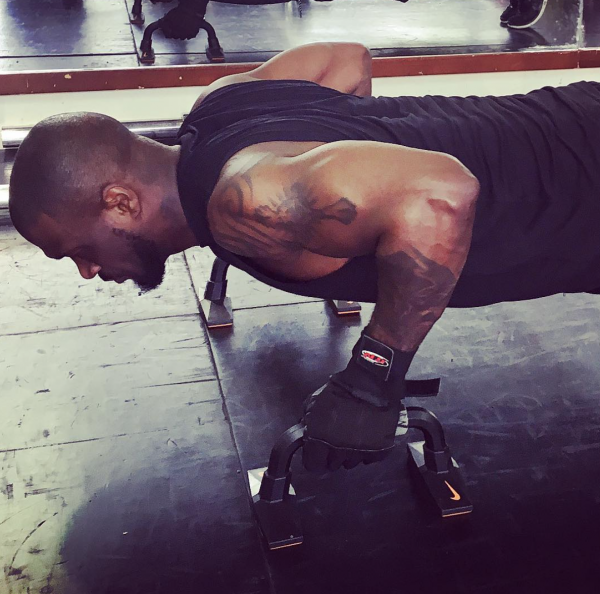 He works them arms real nice