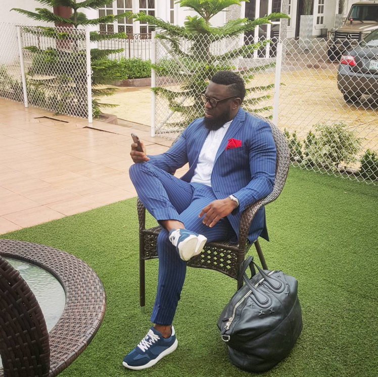 That boss pose with the duffle bag