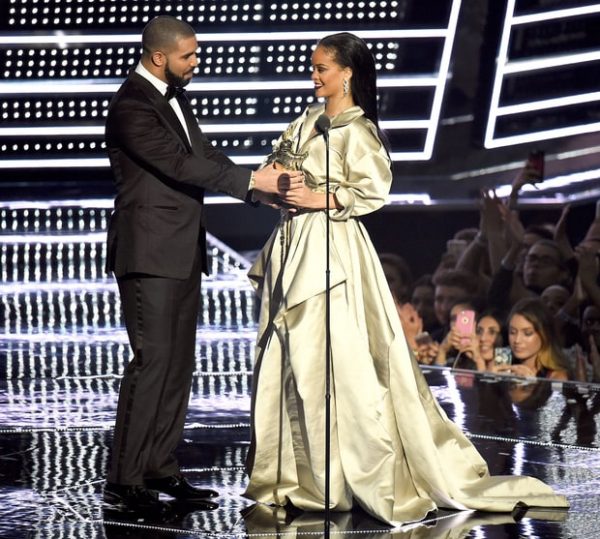 Drake announced his love for Rihanna on the VMAs stage